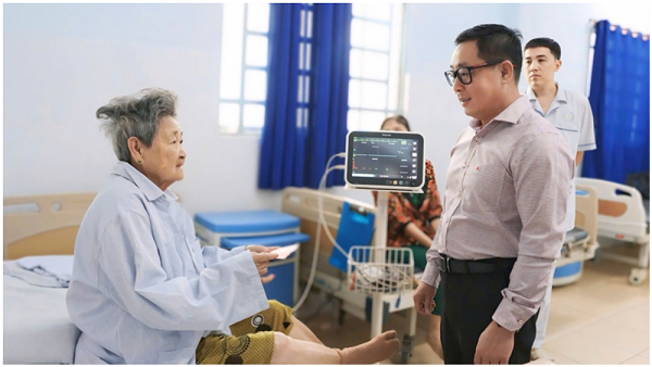 Ấm áp nghĩa tình: Bệnh viện Trường Đại học Y Dược Cần Thơ thăm và chúc Tết người bệnh không xuất viện dịp Tết Nguyên đán Bính Ngọ