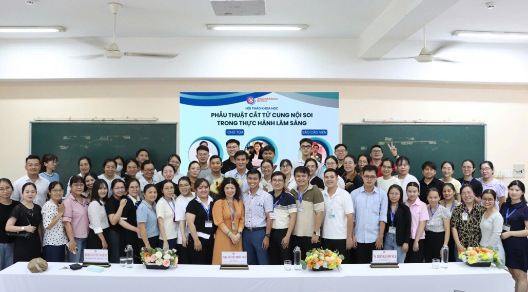 Hội thảo chuyên đề “Phẫu thuật cắt tử cung nội soi trong thực hành lâm sàng”