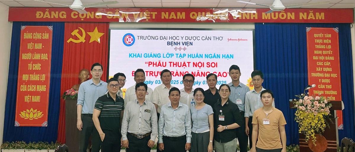 Bế giảng lớp tập huấn ngắn hạn “Phẫu thuật nội soi đại trực tràng nâng cao”