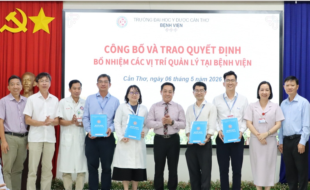 Công bố và trao quyết bổ nhiệm chức vụ quản lý tại các đơn vị thuộc Bệnh viện Trường Đại học Y Dược Cần Thơ