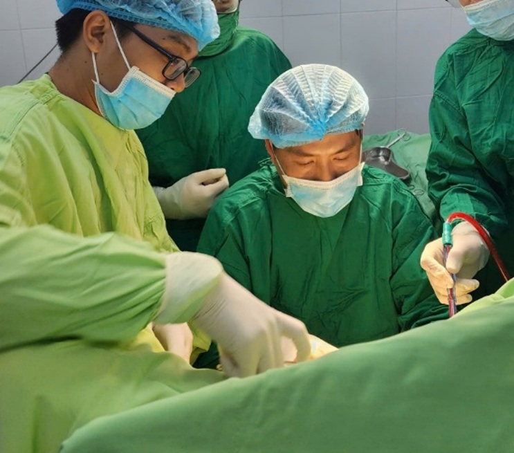 Hẹp niệu đạo do nguyên nhân hiếm gặp