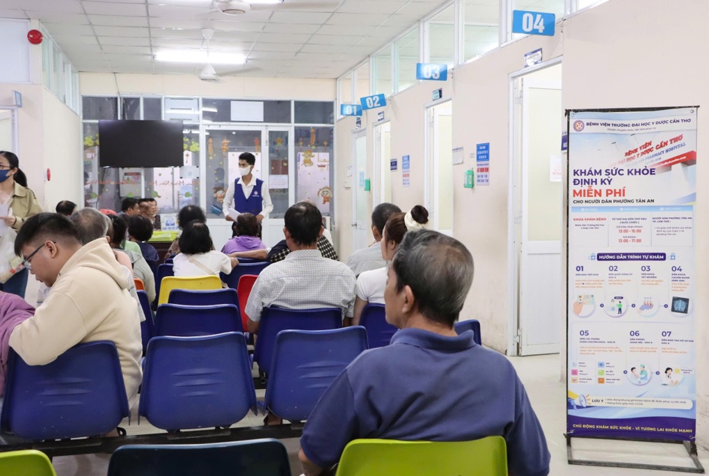 Bệnh viện Trường Đại học Y Dược Cần Thơ tổ chức thành công khám sức khỏe định kỳ cho người dân phường Tân An